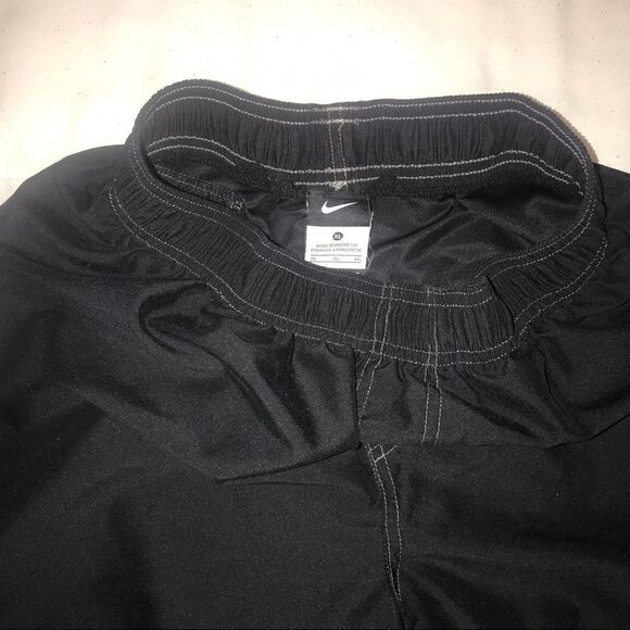 Nike basketball shorts in size boys XL - Picture 3 of 3